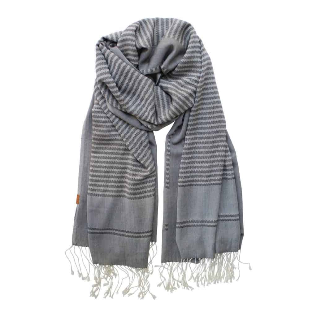 Color grey Shyra scarf made of 100% natural bamboo linen woven by combining a mix of white yarn and hand-dyed yarn from Bahini